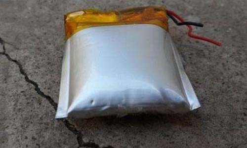 1540351753887840.jpg 锂电池胀气.jpg